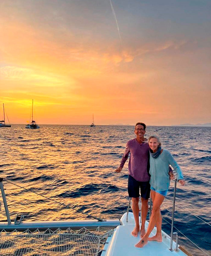 Croisi&egrave;re en Catamaran au Coucher de Soleil &agrave; Santorin