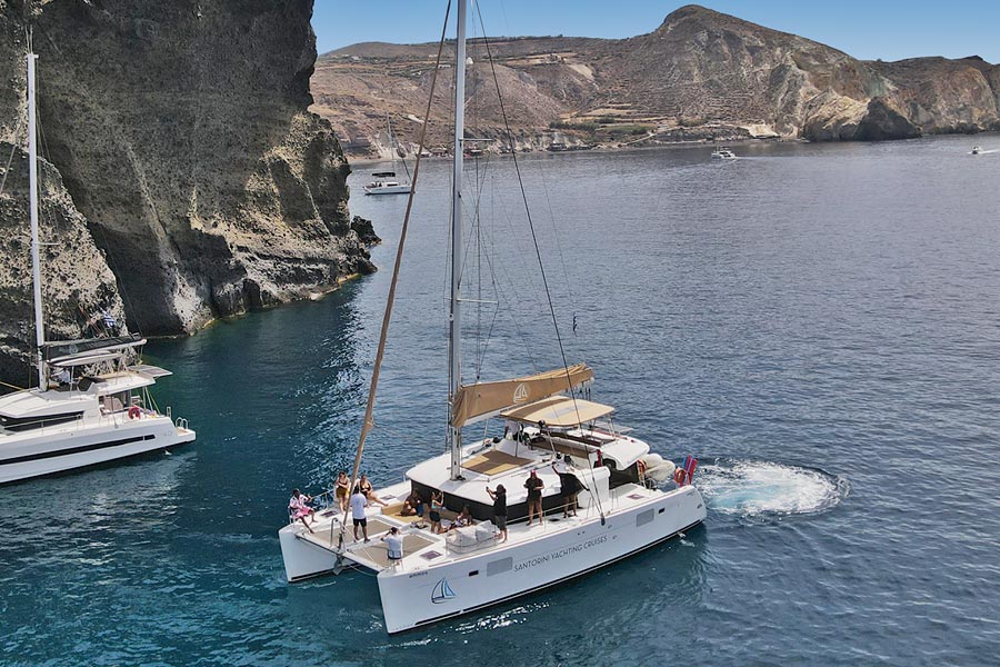 Croisière en Catamaran à Santorin - Journée