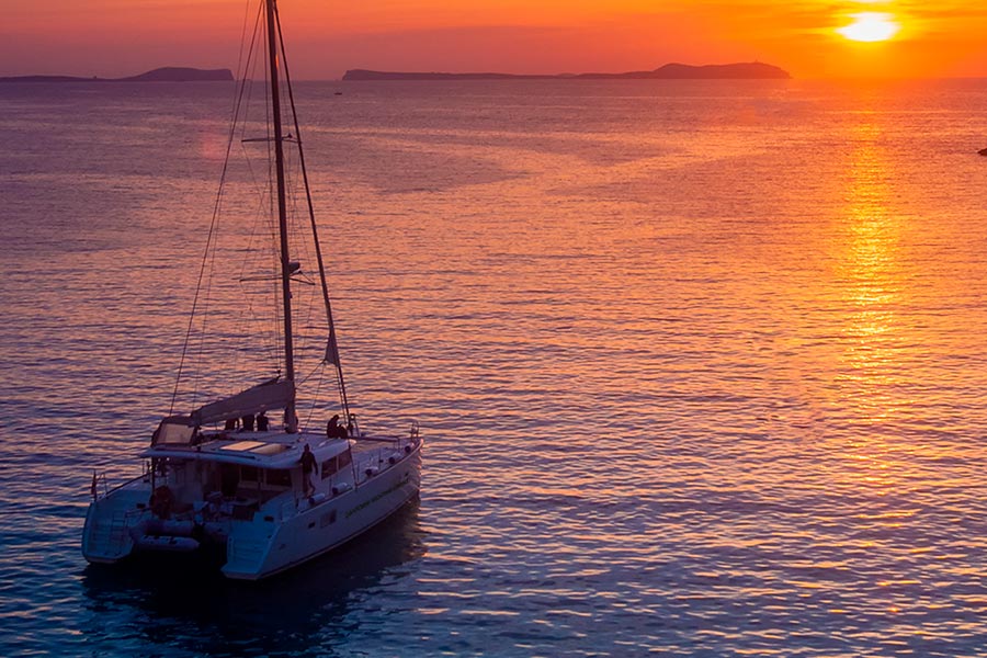 Croisière en Catamaran à Santorin - Coucher de Soleil