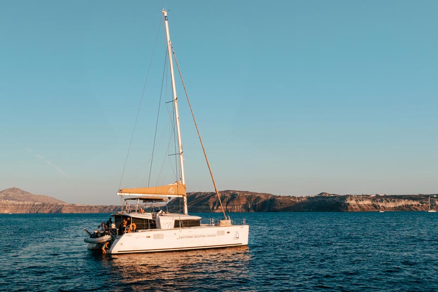 Croisière en Catamaran à Santorin - Coucher de Soleil