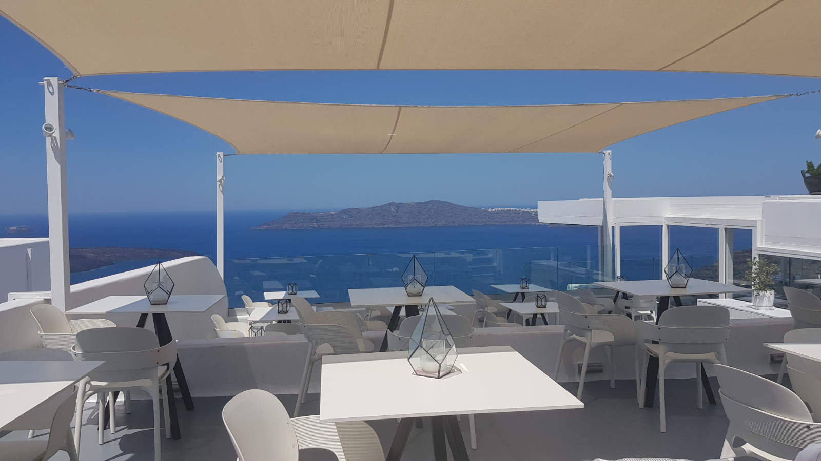 Cafe en Firostefani - Places to stay inSantorini