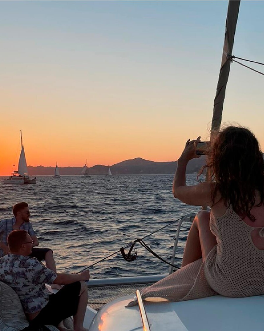 Catamaran coucher de soleil santorin